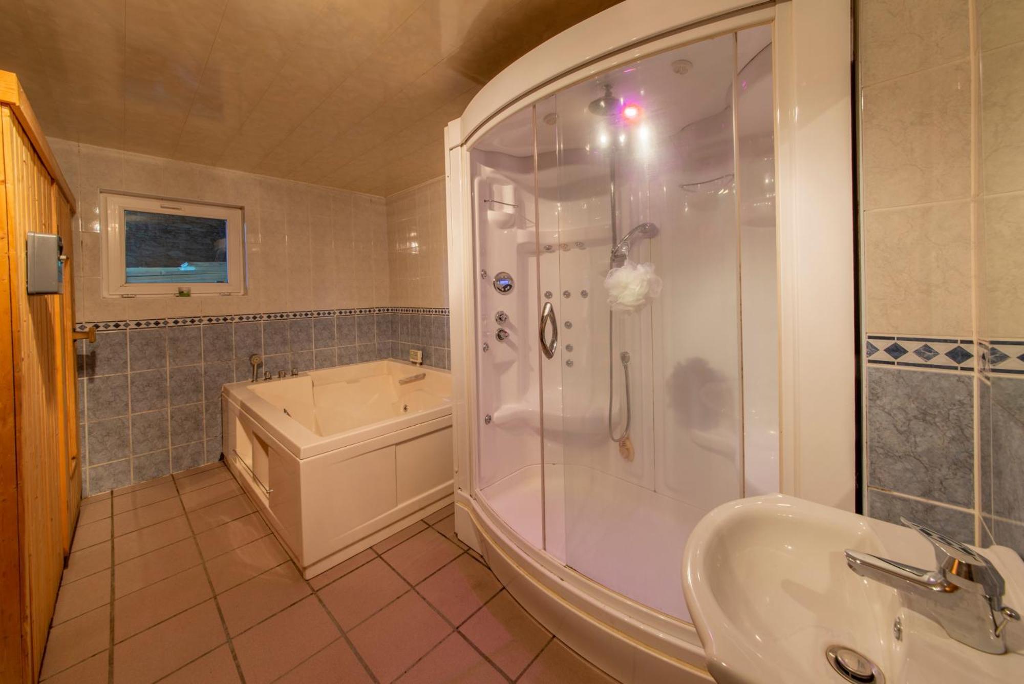 Sol Battire Hotell Brisy Exteriör bild